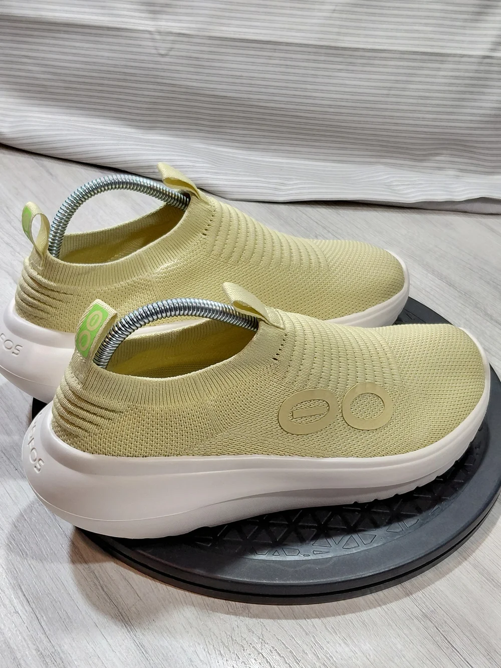 OOFOS Women's OOmy Zen Slip On Recovery Slip-On Knit Sneakers - Pale Yellow W9